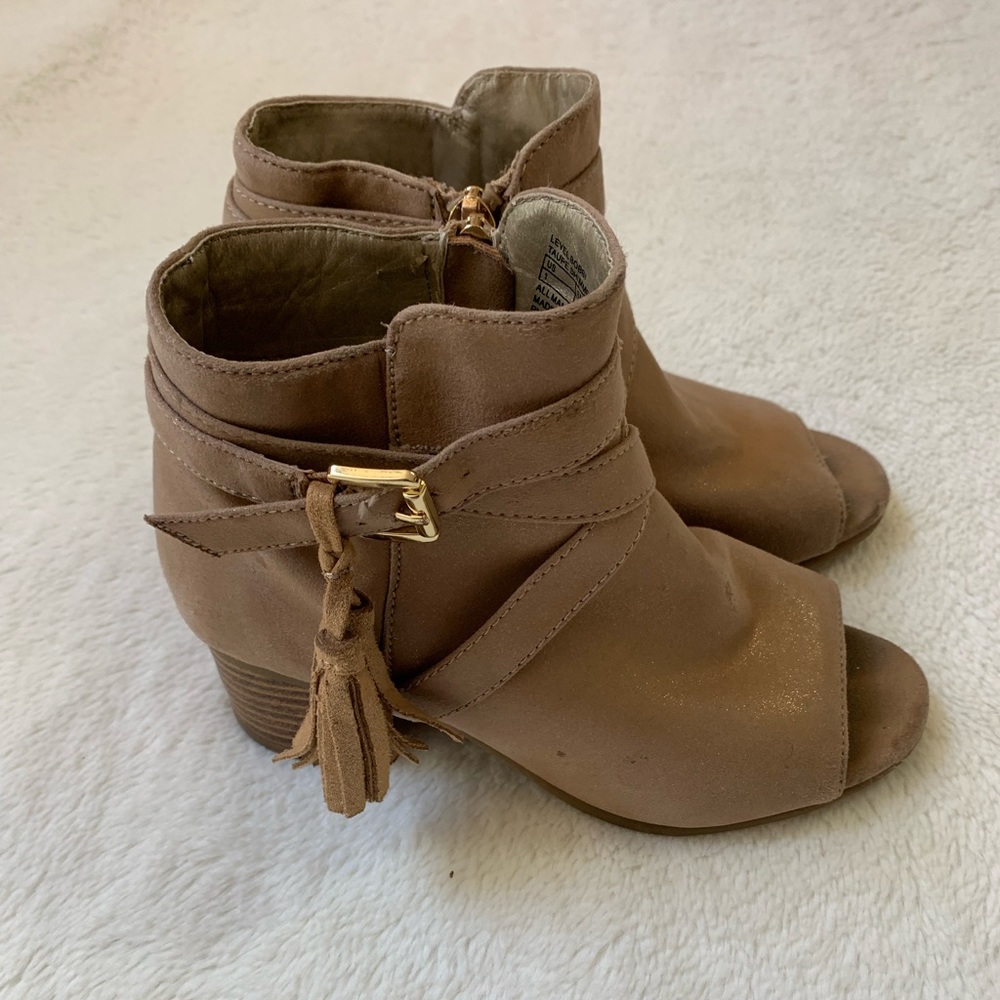 Kenneth Cole Reaction • Level Bobbi Booties • Taupe Shimmer • Girls’ Size 1